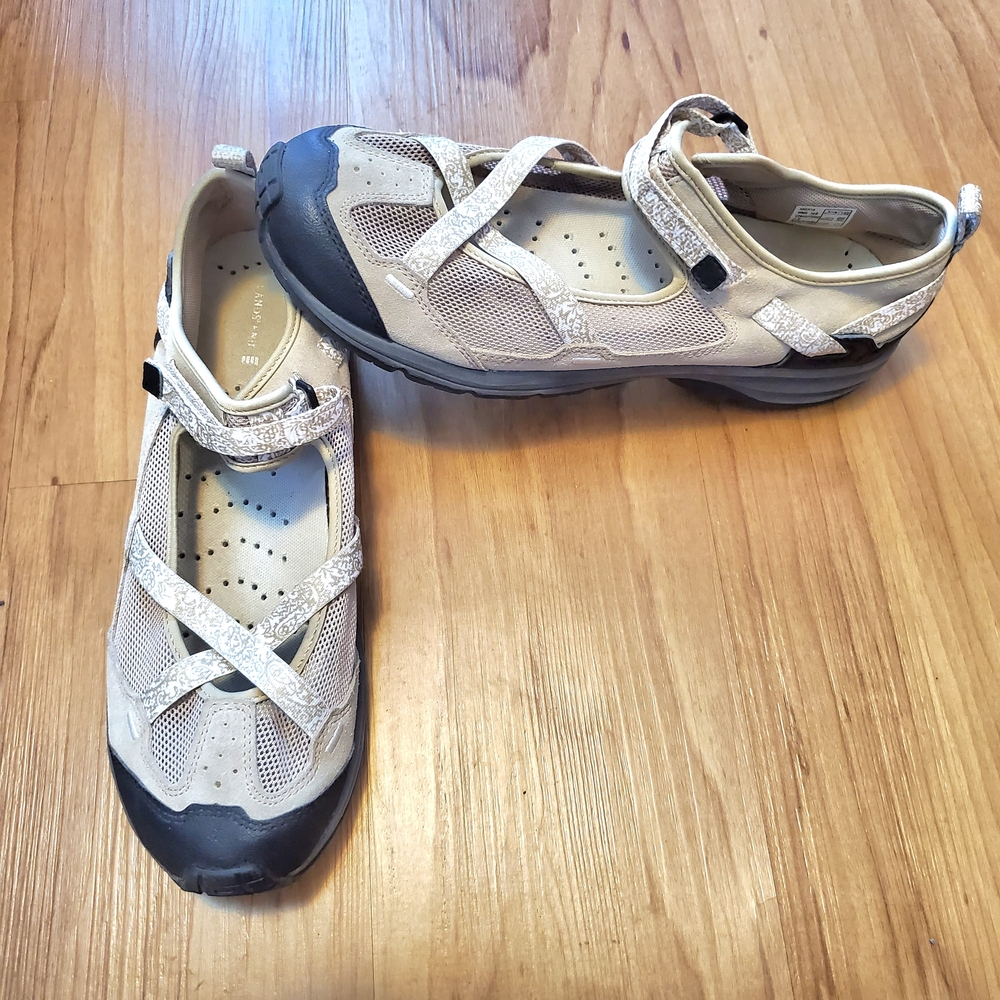 Lands' End Tan and Cream Women's Sandals 10B Wow Deal